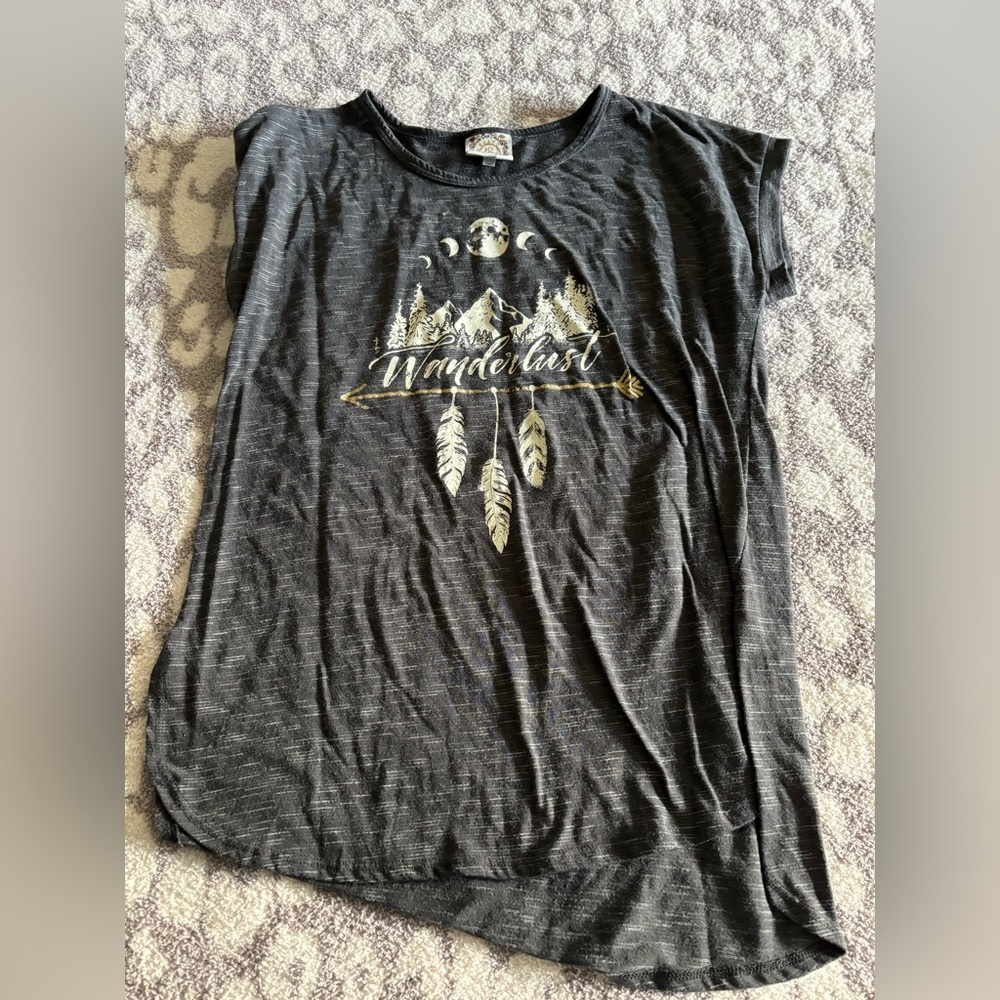 wonderlust graphic t-shirt